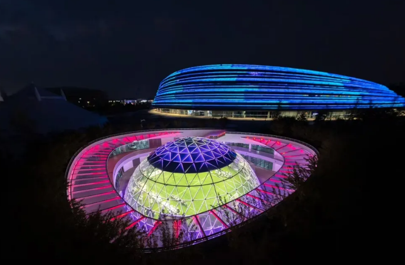 全球首個，正式啟用！利亞德LED炫彩點亮“熊貓眼”