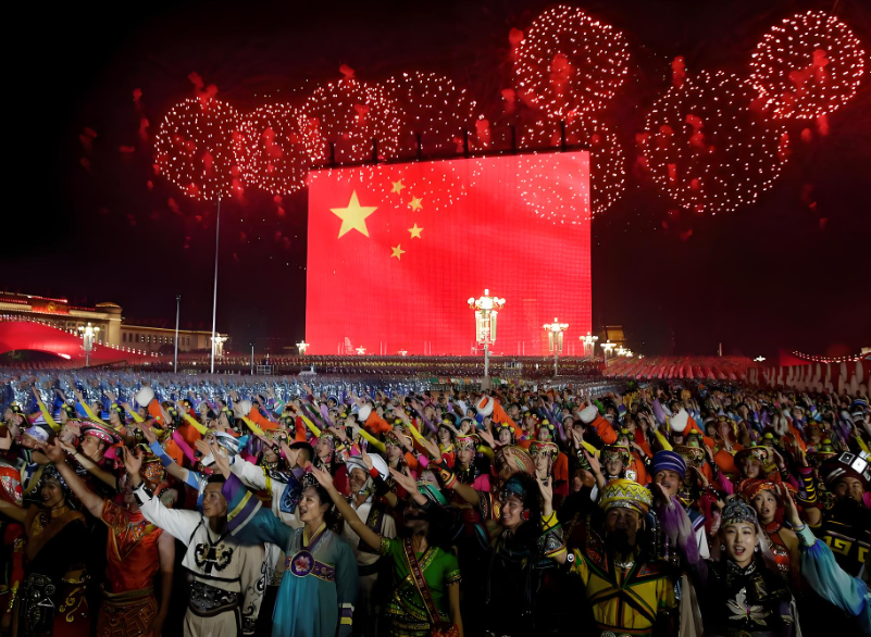 從廣場(chǎng)到觀禮臺(tái)：LED顯示屏如何點(diǎn)亮閱兵盛典？